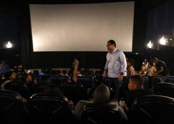 Prefeitura leva crianças acolhidas ao cinema pela primeira vez