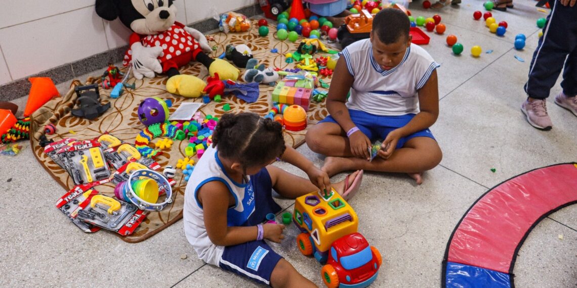 Crianças neurodivergentes contam com sala sensorial em espaço do Salvador Acolhe