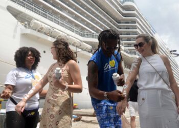 Primeiro cruzeiro de dezembro traz 5,2 mil turistas a Salvador