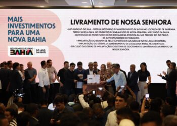 Governo firma convênios para obras em 135 municípios baianos; valor se aproxima de R$ 1 bilhão