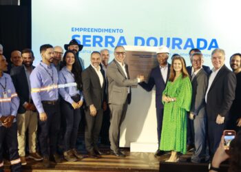 Jerônimo Rodrigues prestigia lançamento de projeto que vai transmitir energia renovável para 20 municípios baianos