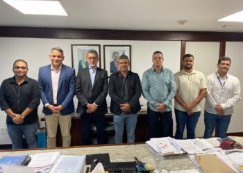 Governo discute instalação de empresa de processamento de citrus em Rio Real