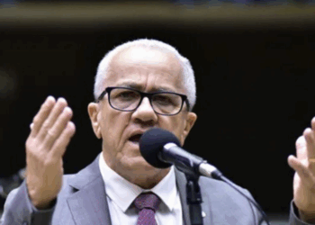 Jerônimo indica Josias Gomes para vaga de conselheiro no TCE