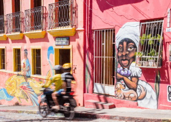 Exposição reúne 27 mulheres fotógrafas para revelar a alma do Bairro Dois de Julho