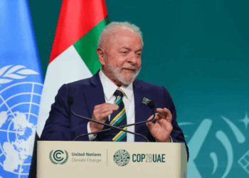 Lula assina o indulto de Natal e deixa presos do 8 de janeiro e delatores de fora
