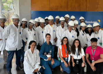 Estudantes de Ciências Contábeis da UNEB visitam unidade da Braskem no Polo Industrial de Camaçari