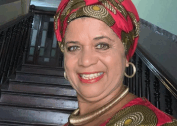 Rita Pinheiro encerra a temporada 2025 do Fala Escritor na Biblioteca Central