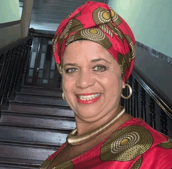 Rita Pinheiro encerra a temporada 2025 do Fala Escritor na Biblioteca Central