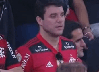 Prefeito de Serrinha é flagrado no Catar em jogo do Flamengo