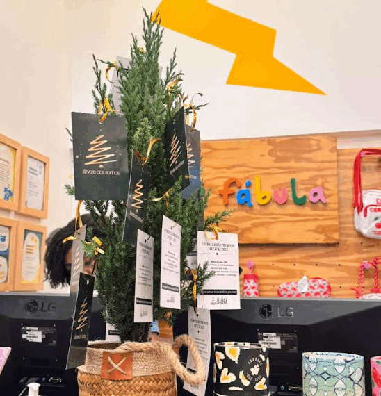 Presentes do Árvore dos Sonhos podem ser entregues até sexta-feira (19) no Shopping Barra