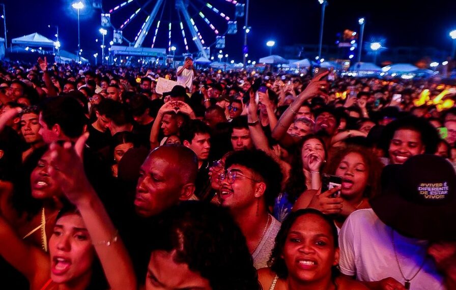 Salvador Digital tem 4,7 mil atendimentos e WhatsApp da Prefeitura soma quase 10 mil interações no 3º dia do Virada Salvador