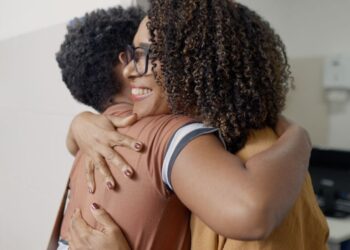 Dia da Pessoa com Deficiência: Salvador oferece terapia em Libras