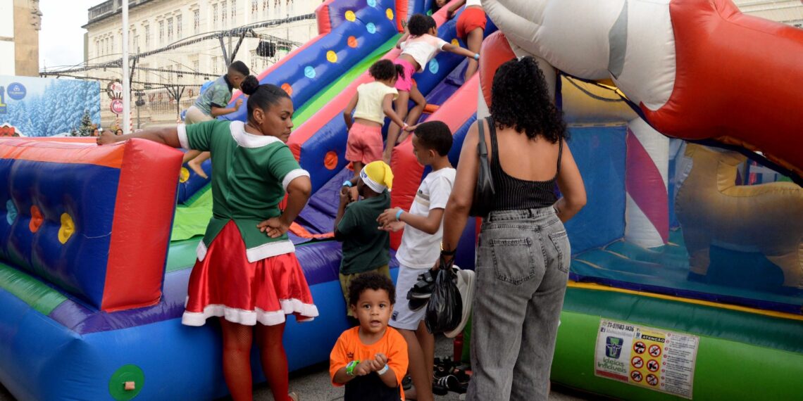 Prefeitura realiza baile de Natal especial para filhos de vendedores ambulantes em Salvador