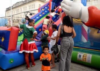 Prefeitura realiza baile de Natal especial para filhos de vendedores ambulantes em Salvador