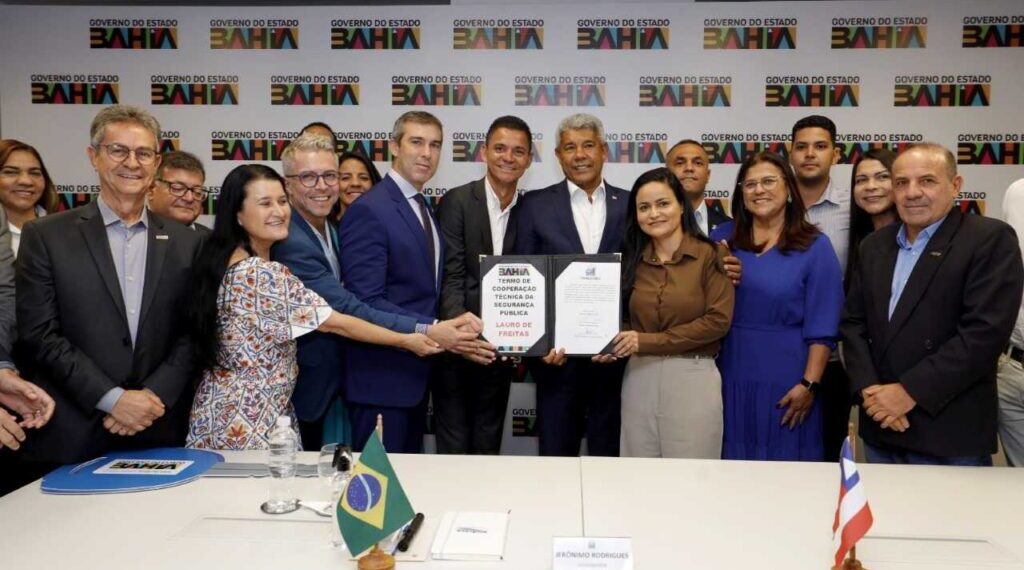 Jerônimo e Débora Regis se reúnem para debater ações e projetos para Lauro de Freitas