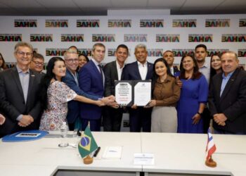 Jerônimo e Débora Regis se reúnem para debater ações e projetos para Lauro de Freitas