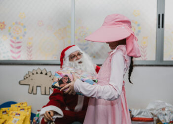 Braskem leva magia de Natal para crianças em tratamento oncológico no Hospital Aristides Maltez