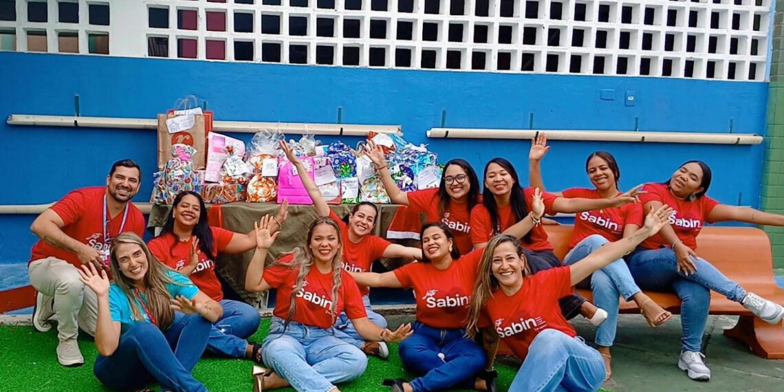 Instituto Sabin promove Natal solidário e presenteia crianças da OAF 