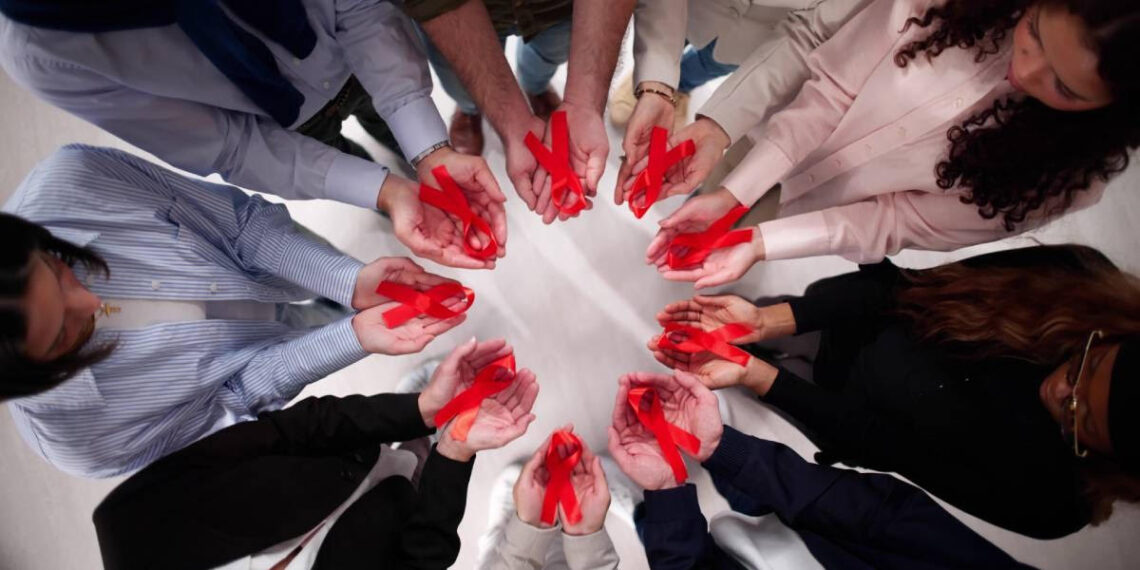 Dezembro Vermelho: prevenção de ISTs vai além do teste de HIV e exige check-up completo