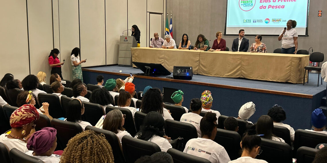 SPM e Bahia Pesca certificam e presenteiam marisqueiras e pescadoras