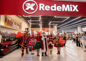 RedeMix recebe Papai Noel e promete momentos encantadores para toda a família 