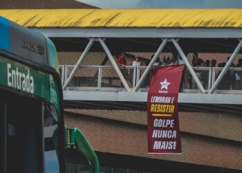 PT Bahia realiza intervenção urbana em defesa da democracia