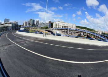 Prefeitura entrega viaduto que liga ACM ao Acesso Norte