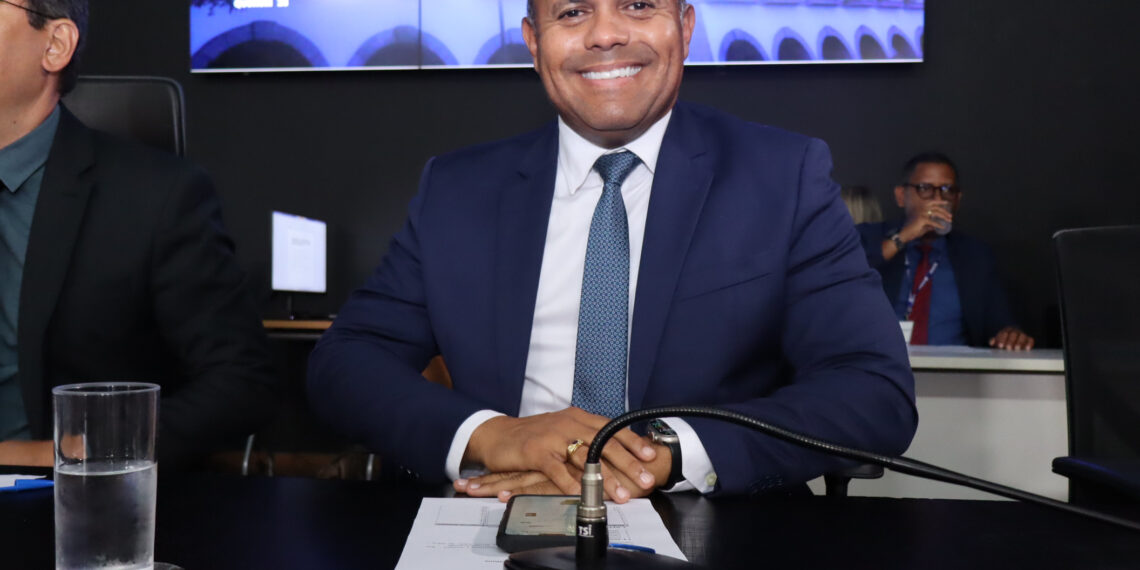 Kiki Bispo deve ser reconduzido á liderança da bancada governista na Câmara Municipal de Salvador