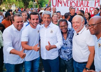 Vice-governador Geraldo Júnior participa dos atos pelos 203 anos da Independência de Itaparica