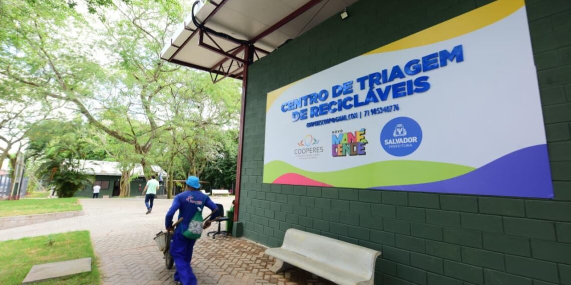 Centro de reciclagem do Mané Dendê gera emprego no Subúrbio