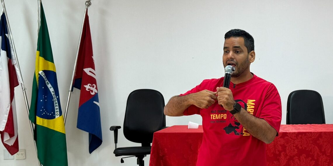 “Reajuste feito de forma autoritária, acima da inflação e sem debate na Câmara”, diz Tássio Brito sobre aumento na tarifa de ônibus em Salvador