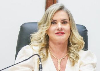 Ivana Bastos saúda os 66 anos de Iramaia