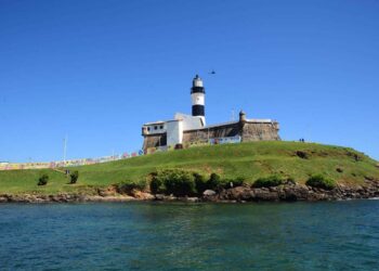 Conheça os melhores lugares para fazer mergulho nas praias de Salvador