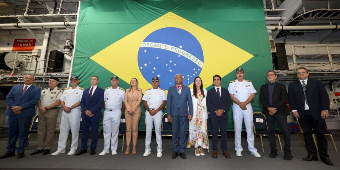 Marinha premia Jerônimo Rodrigues com sua maior honraria