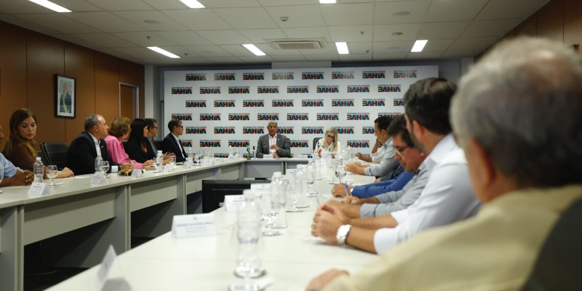 Governo da Bahia amplia investimentos em água e beneficia cidades do interior