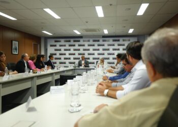 Governo da Bahia amplia investimentos em água e beneficia cidades do interior