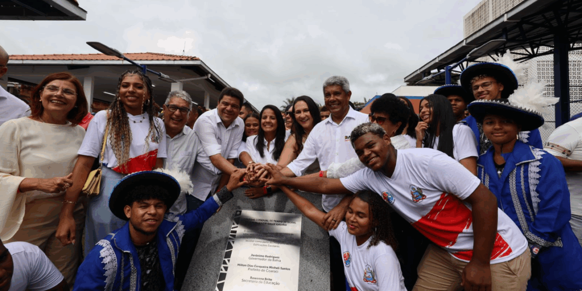 Governo entrega obras em Coaraci nas áreas de saúde e educação