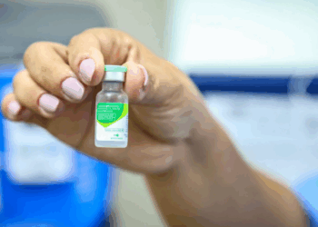 Prefeitura oferece vacina gratuita contra o HPV para jovens em Salvador