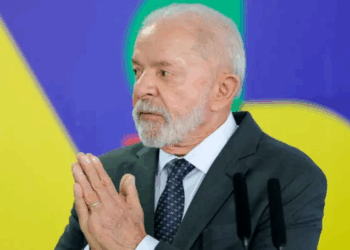 Lula recebe alta após cirurgia no olho esquerdo