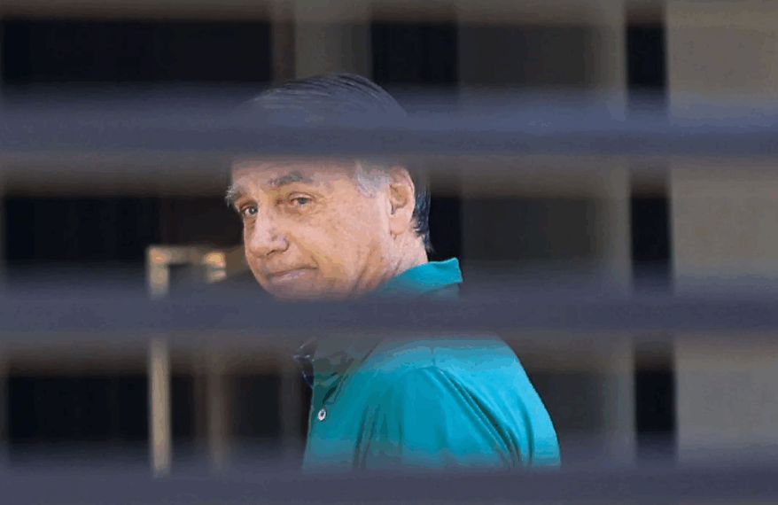 STF rejeita 9 pedidos e mantém prisão de Bolsonaro