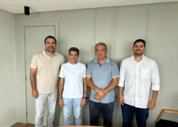 Aliado do PT rompe com governo e declara apoio a Neto