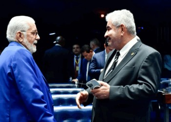 Wagner rebate oposição e afasta crise com Coronel