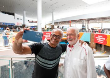 Jaques Wagner visita nova rodoviária e acompanha início dos serviços: ‘Primeiro dia de uma nova era’