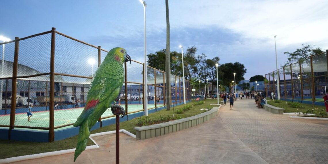 Com investimento de R$ 4,3 milhões, Prefeitura entrega Largo do Papagaio completamente requalificado