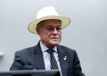 TRE-BA determina retirada imediata de outdoors de deputado federal em Alagoinhas