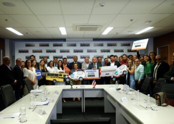 Governo da Bahia entrega equipamentos a Jiquiriçá