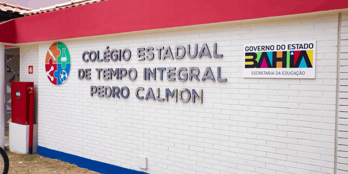 Governo do Estado entrega modernização de escola de tempo integral, em Salvador