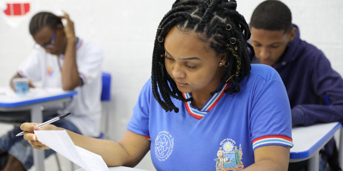 Estudantes da rede estadual comemoram aprovação no SISU