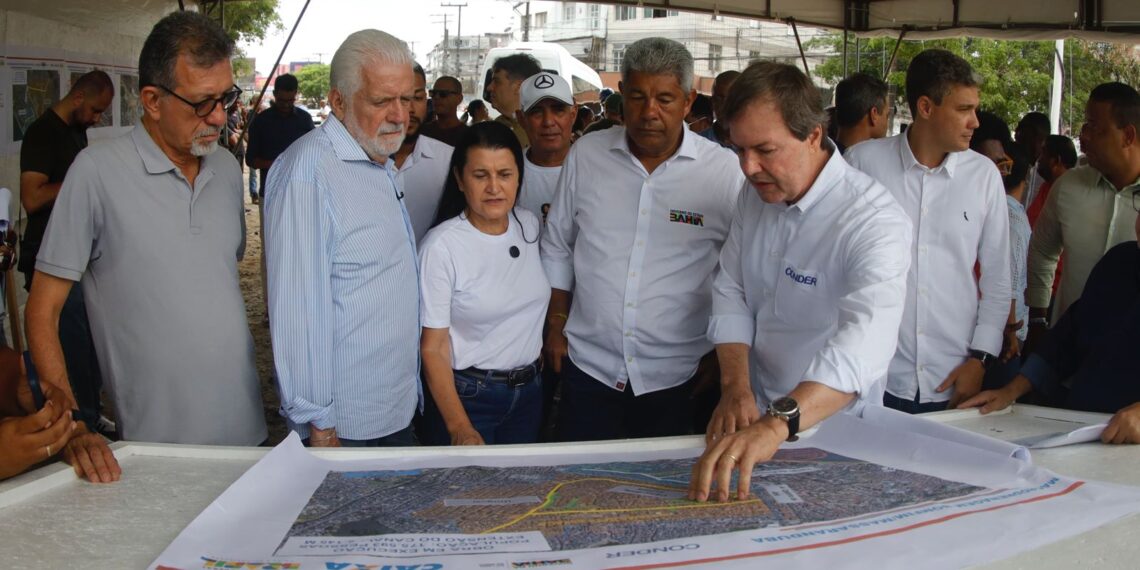 Governador vistoria obras de macro e microdrenagem na Cidade Baixa