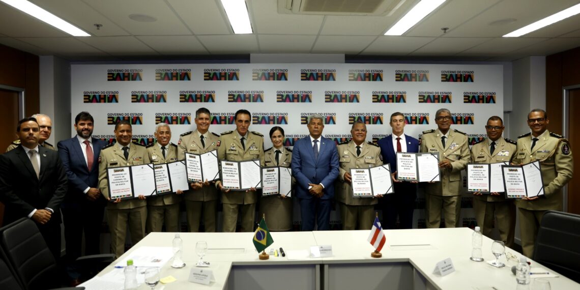 Governador assina 130 promoções e PM tem 1ª mulher coronel